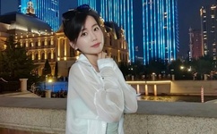 同桌把他的J坐进我的下面